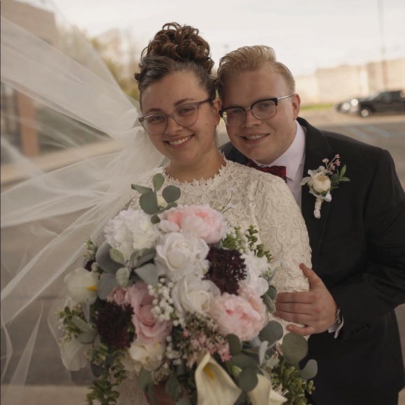 Meet your Posher, Olivia - Picture 3 of 6